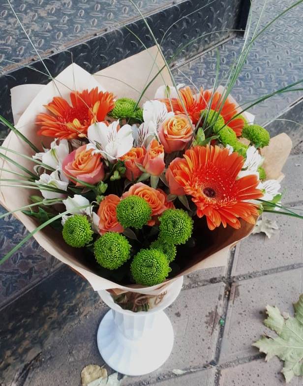 Букет цветов из: Герберы, Хризантемы, Альстромерии и Розы в Лебяжьем Алтайского края