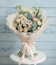 Букет цветов из:  Розы и Лизиантусы в Лебяжьем Алтайского края