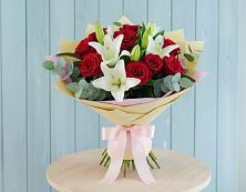 Букет цветов из:  Лилии и Розы в Лебяжьем Алтайского края