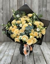 Букет цветов из:  Розы и Лизиантусы в Лебяжьем Алтайского края