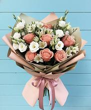 Букет цветов из:  Розы, Альстромерии и Лизиантусы в Лебяжьем Алтайского края