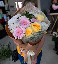 Букет цветов из:  Герберы, Розы и Хризантемы в Лебяжьем Алтайского края