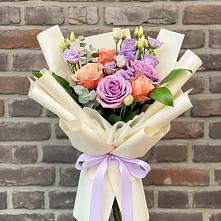 Букет цветов из:  Лизиантусы и Розы в Лебяжьем Алтайского края