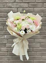 Букет цветов из:  Гвоздики, Розы, Лизиантусы и Хризантемы #REPLACE_PRED# Лебяжьем Алтайского края
