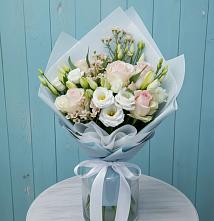 Букет цветов из:  Розы и Лизиантусы в Лебяжьем Алтайского края