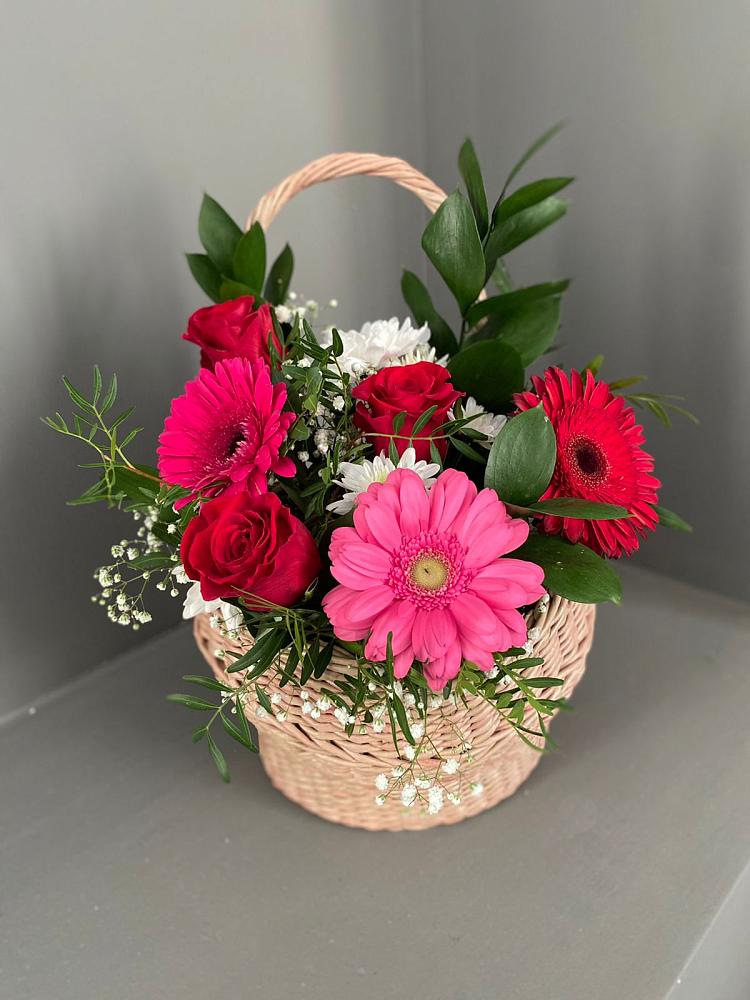 Цветочная композиция из Розы, Хризантемы и Герберы в корзине в Лебяжьем Алтайского края