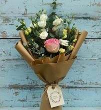 Букет цветов из:  Розы и Лизиантусы в Лебяжьем Алтайского края