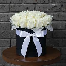 Цветочная композиция из Розы в шляпной коробке в Лебяжьем Алтайского края